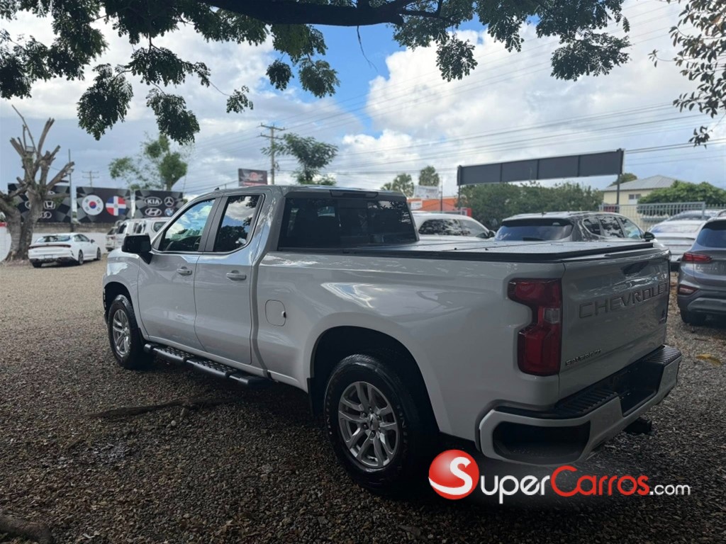 2020 Chevrolet Silverado RST — foto 10 / 11