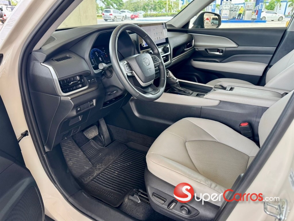 2024 Toyota Grand Highlander XLE — foto 7 / 12