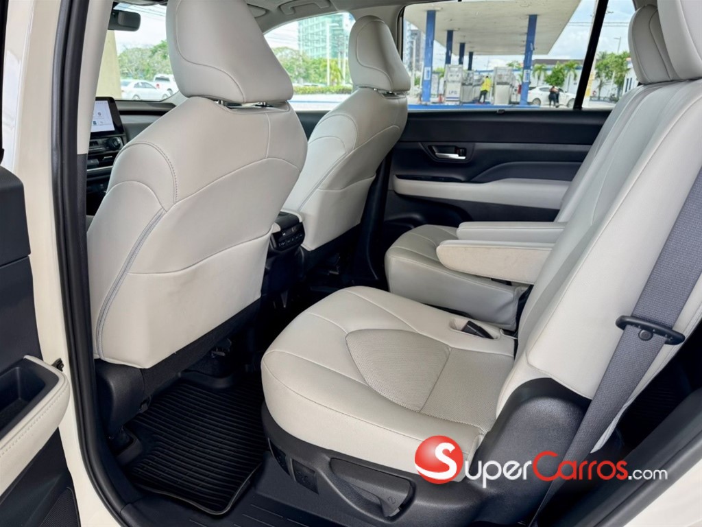 2024 Toyota Grand Highlander XLE — foto 9 / 12