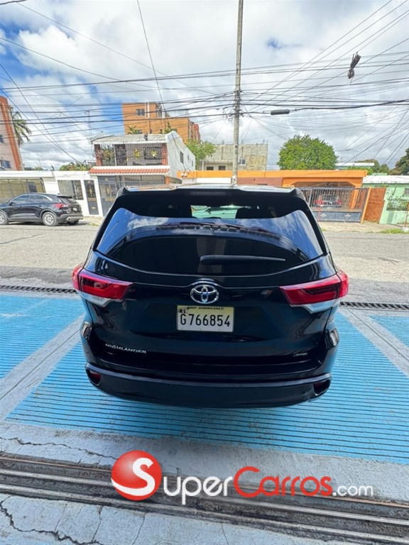 2019 Toyota Highlander LE — foto 2 / 12