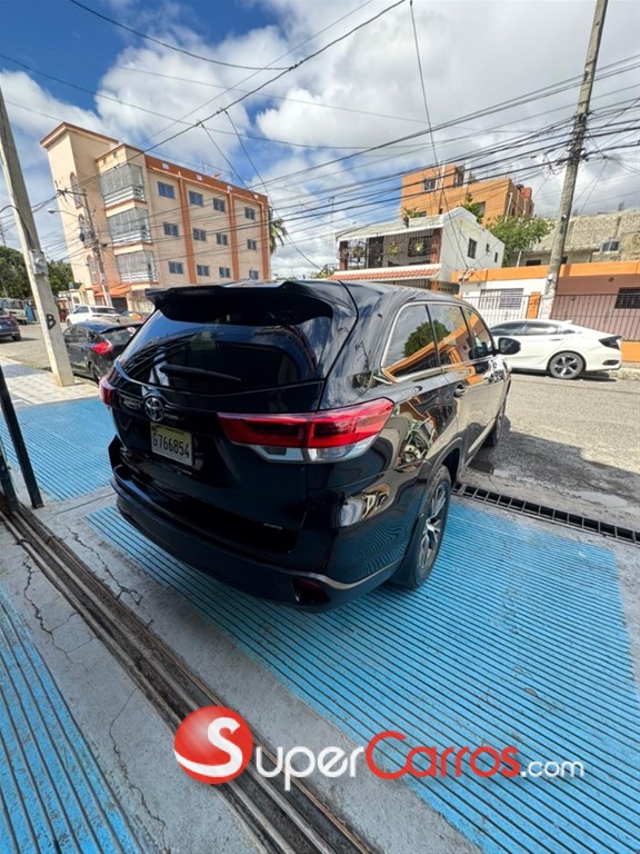 2019 Toyota Highlander LE — foto 3 / 12