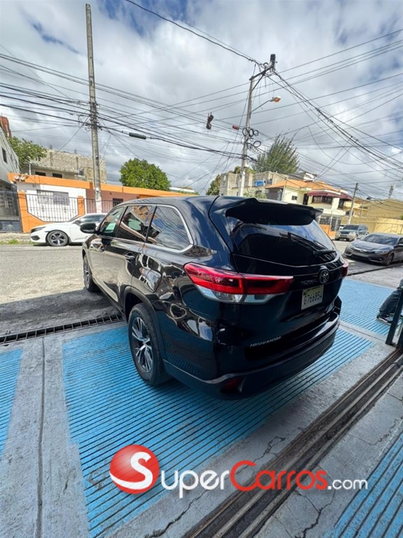 2019 Toyota Highlander LE — foto 4 / 12