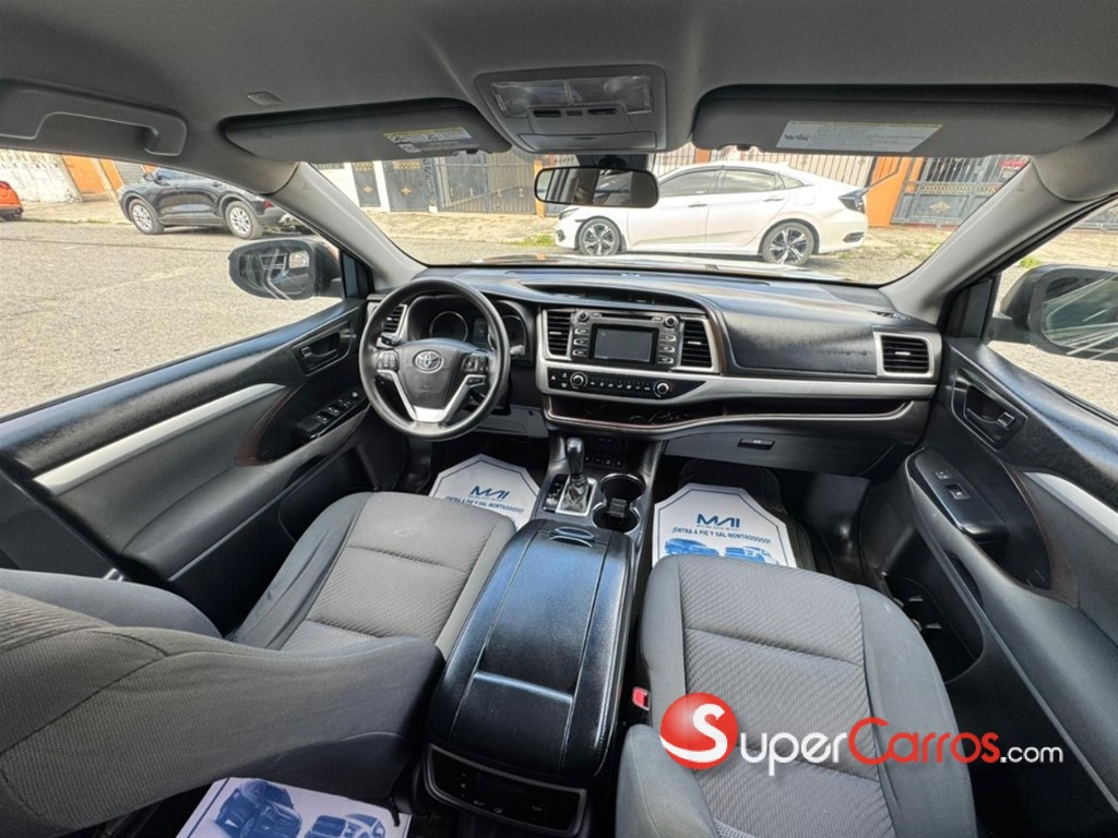 2019 Toyota Highlander LE — foto 6 / 12