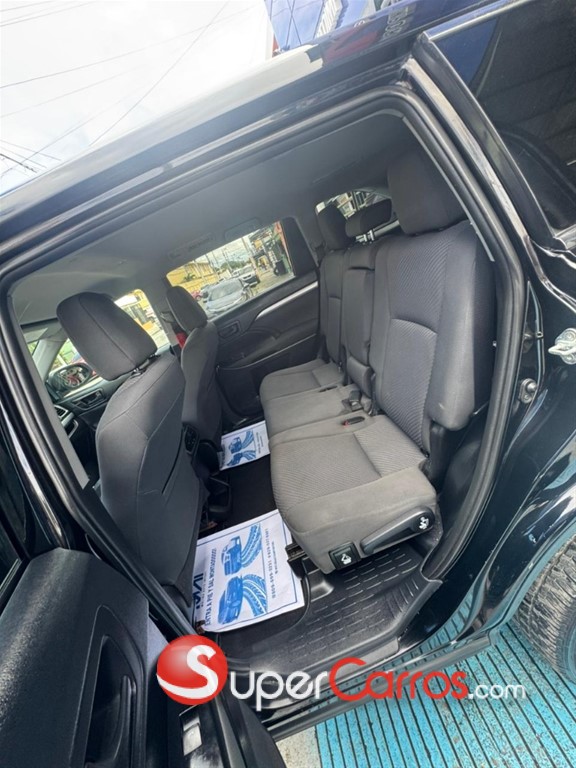 2019 Toyota Highlander LE — foto 10 / 12