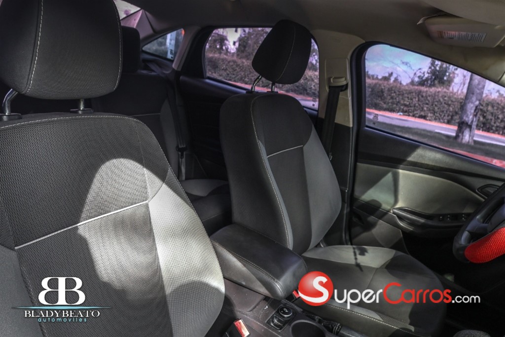 2012 Ford Focus SE — foto 5 / 11