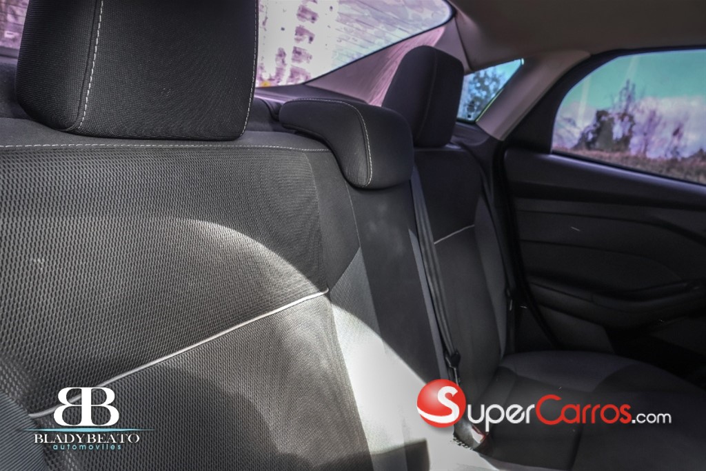 2012 Ford Focus SE — foto 6 / 11