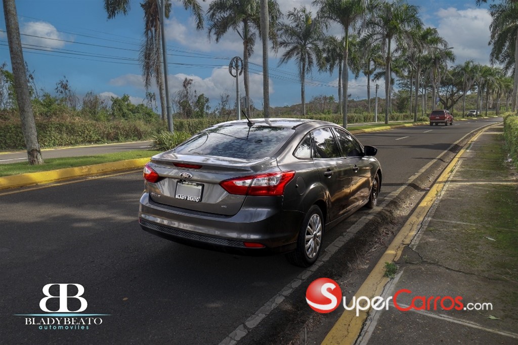 2012 Ford Focus SE — foto 8 / 11