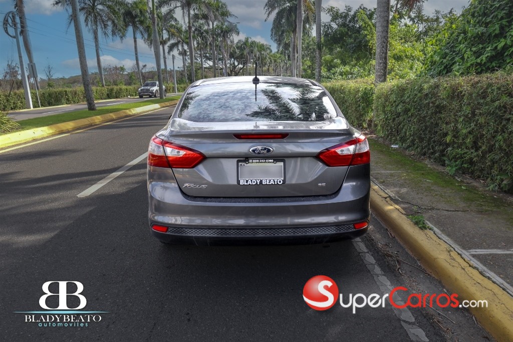 2012 Ford Focus SE — foto 9 / 11
