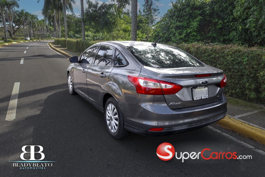 2012 Ford Focus SE — foto 10 / 11