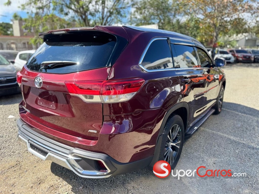 2016 Toyota Highlander LE — foto 4 / 11