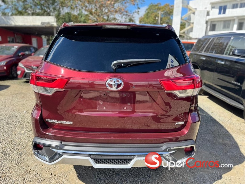 2016 Toyota Highlander LE — foto 6 / 11