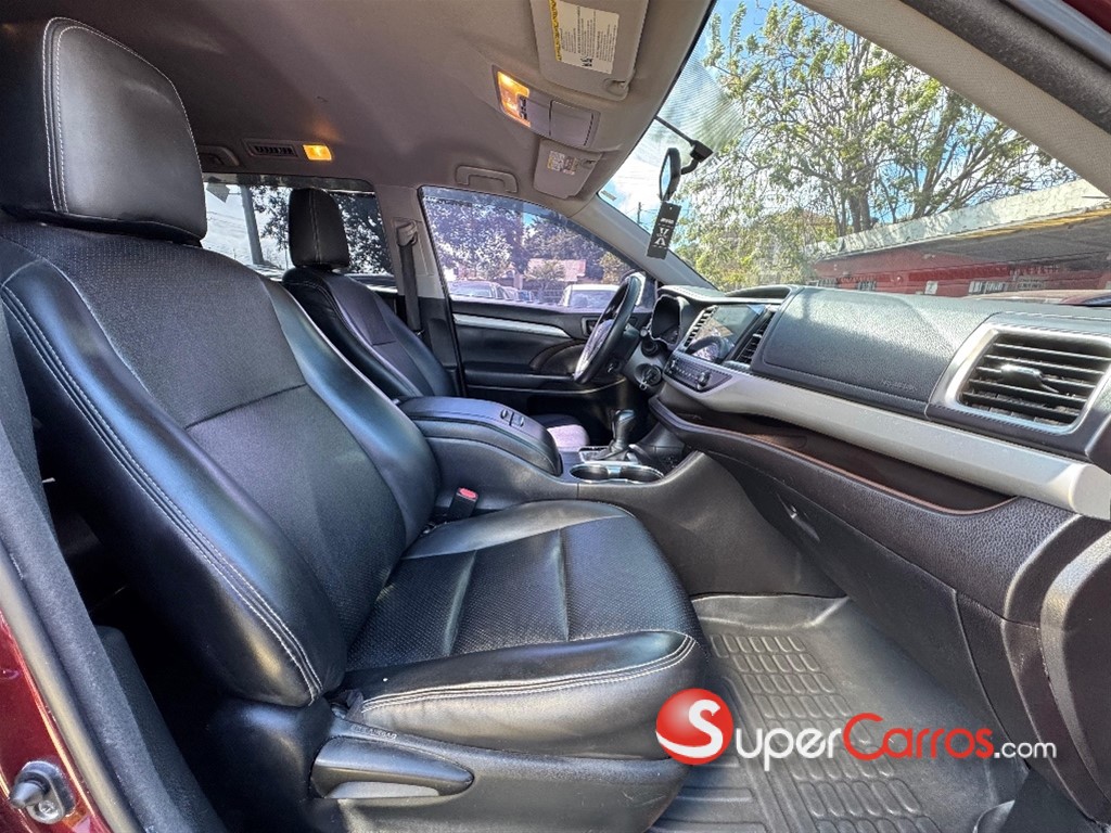 2016 Toyota Highlander LE — foto 8 / 11