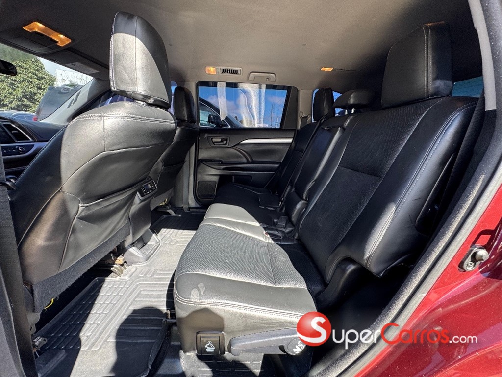2016 Toyota Highlander LE — foto 9 / 11