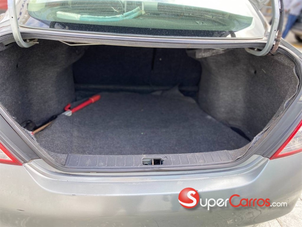 2014 Nissan Versa SV — foto 3 / 12