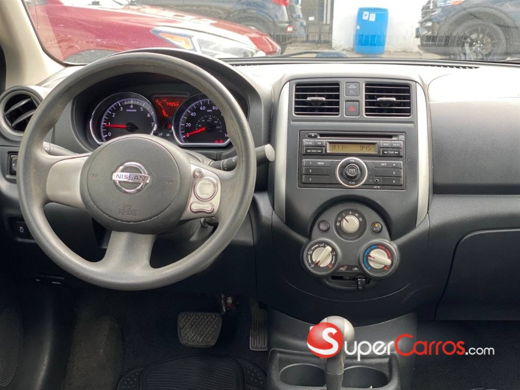 2014 Nissan Versa SV — foto 5 / 12