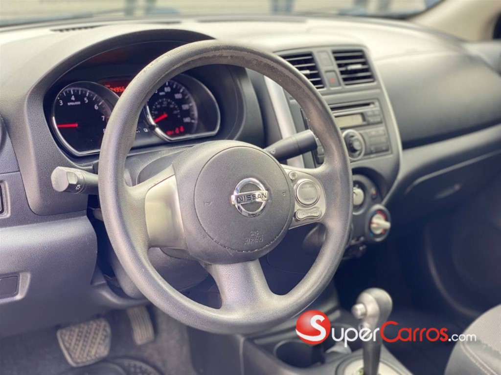 2014 Nissan Versa SV — foto 7 / 12