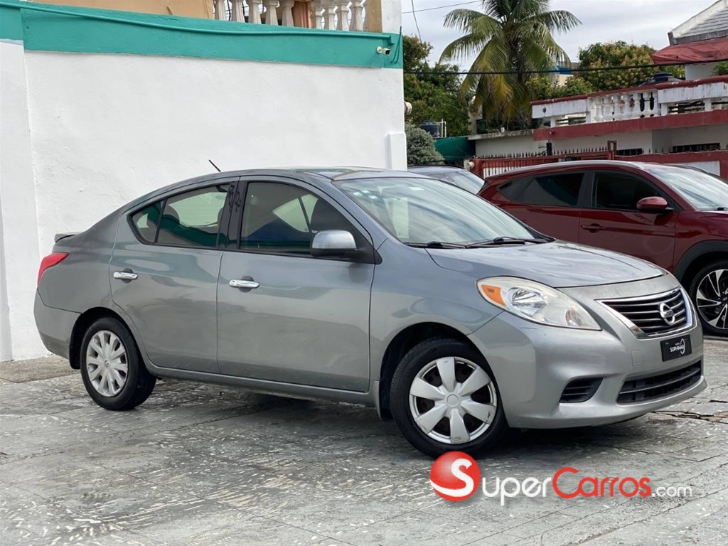 2014 Nissan Versa SV — foto 12 / 12