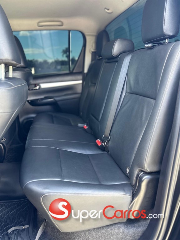 2024 Toyota Hilux SRV — foto 8 / 10