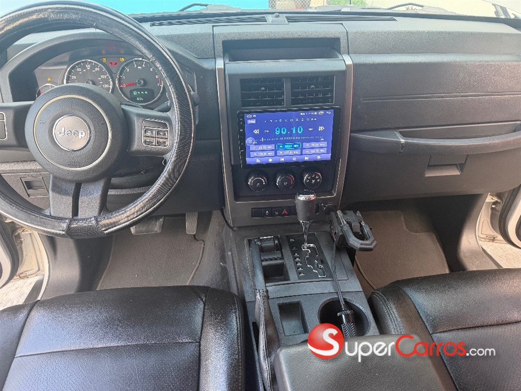 2012 Jeep Liberty Limited 4x4 — foto 5 / 12
