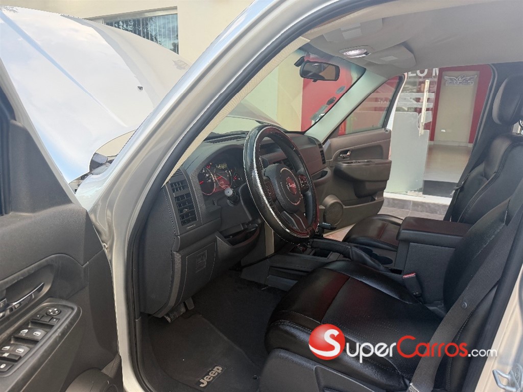 2012 Jeep Liberty Limited 4x4 — foto 6 / 12