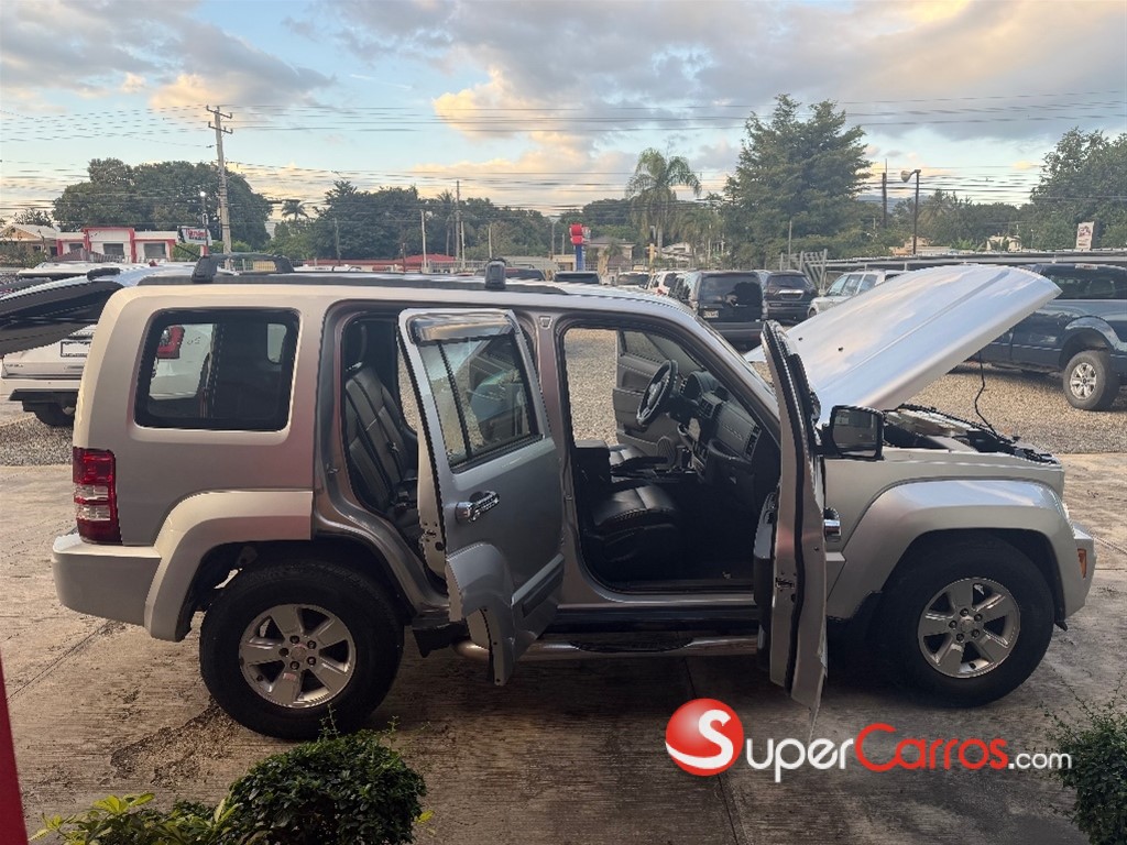2012 Jeep Liberty Limited 4x4 — foto 10 / 12