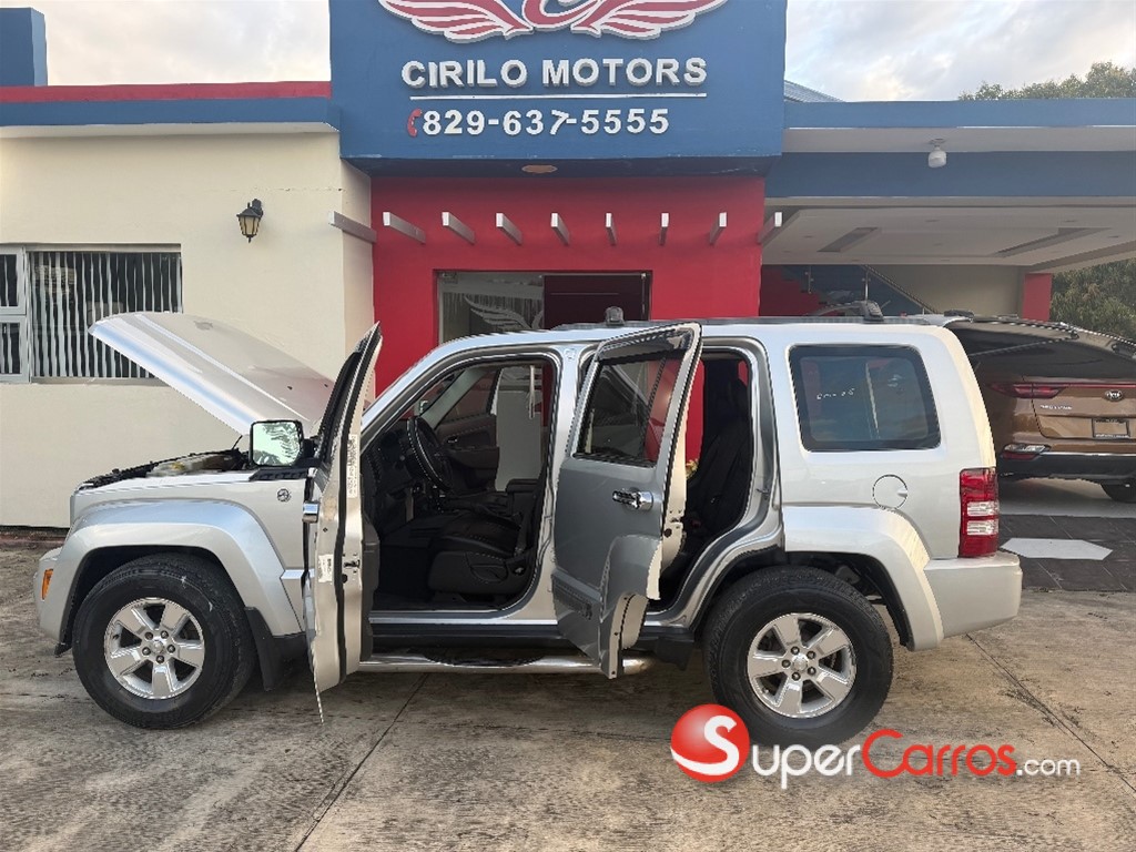 2012 Jeep Liberty Limited 4x4 — foto 11 / 12
