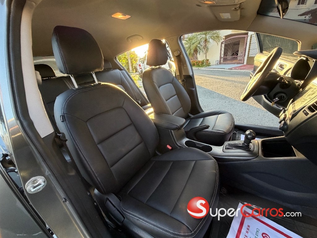 2016 Kia Forte 5 Hatchback — foto 3 / 12