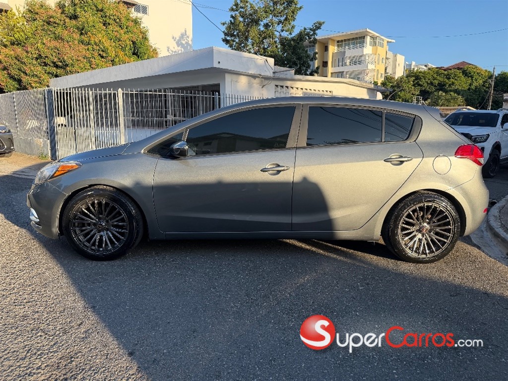 2016 Kia Forte 5 Hatchback — foto 7 / 12
