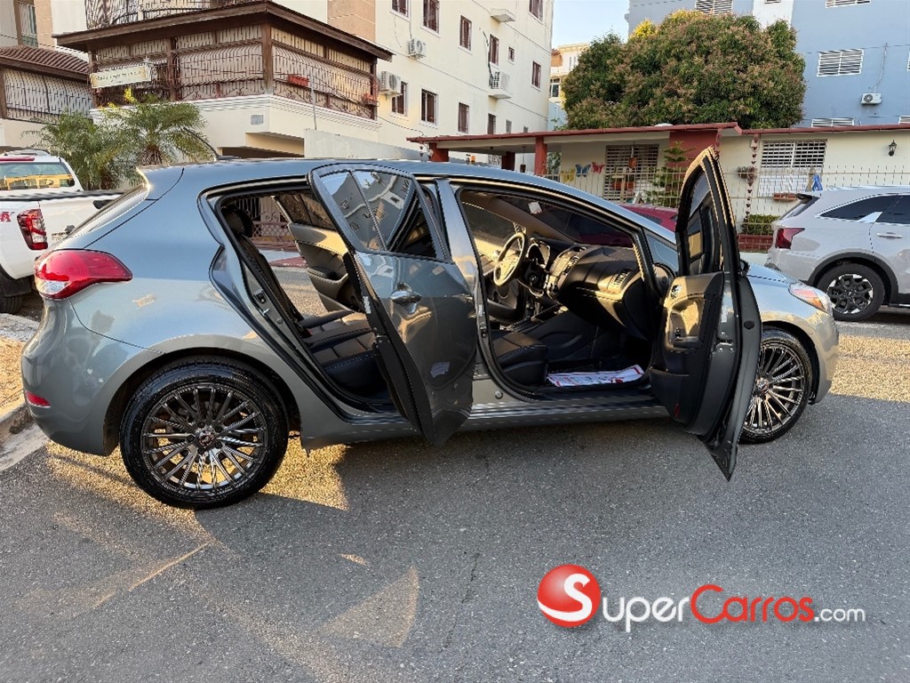 2016 Kia Forte 5 Hatchback — foto 11 / 12