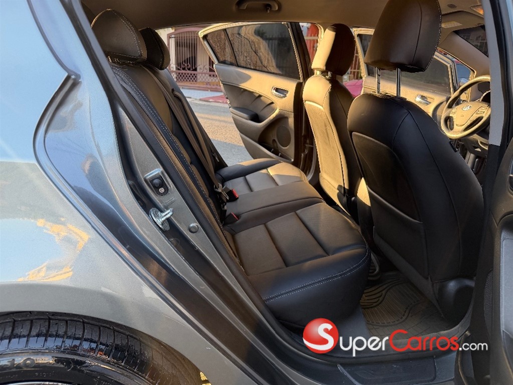 2016 Kia Forte 5 Hatchback — foto 12 / 12
