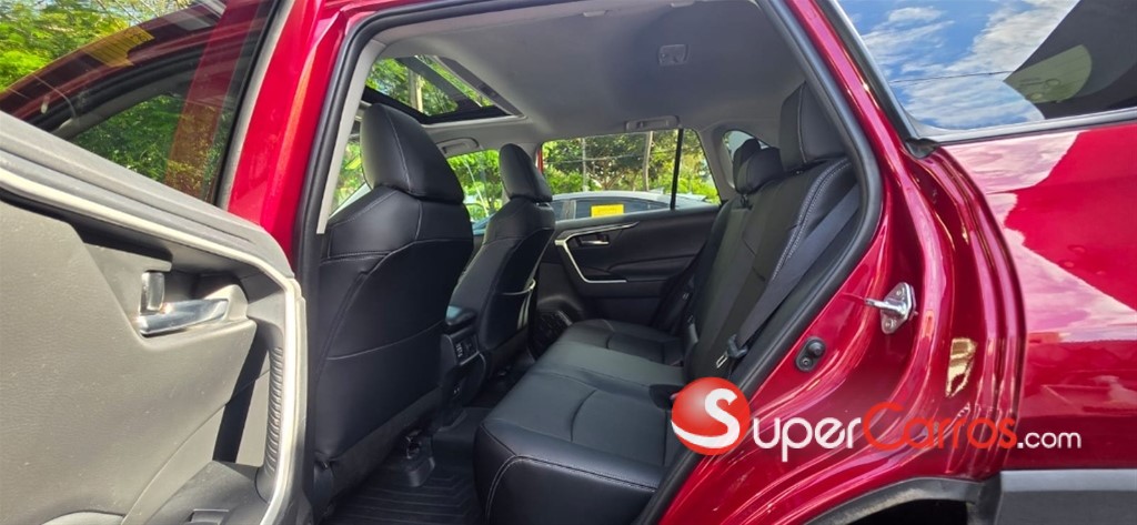 2021 Toyota RAV4 XLE PLUS — foto 5 / 9