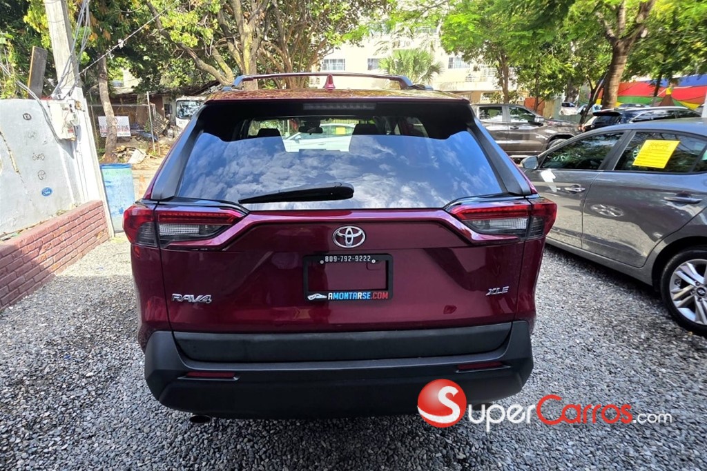 2021 Toyota RAV4 XLE PLUS — foto 6 / 9