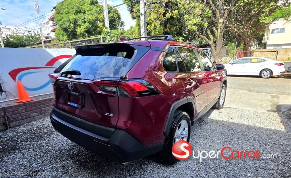 2021 Toyota RAV4 XLE PLUS — foto 7 / 9