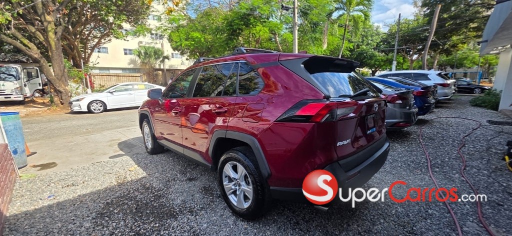 2021 Toyota RAV4 XLE PLUS — foto 8 / 9