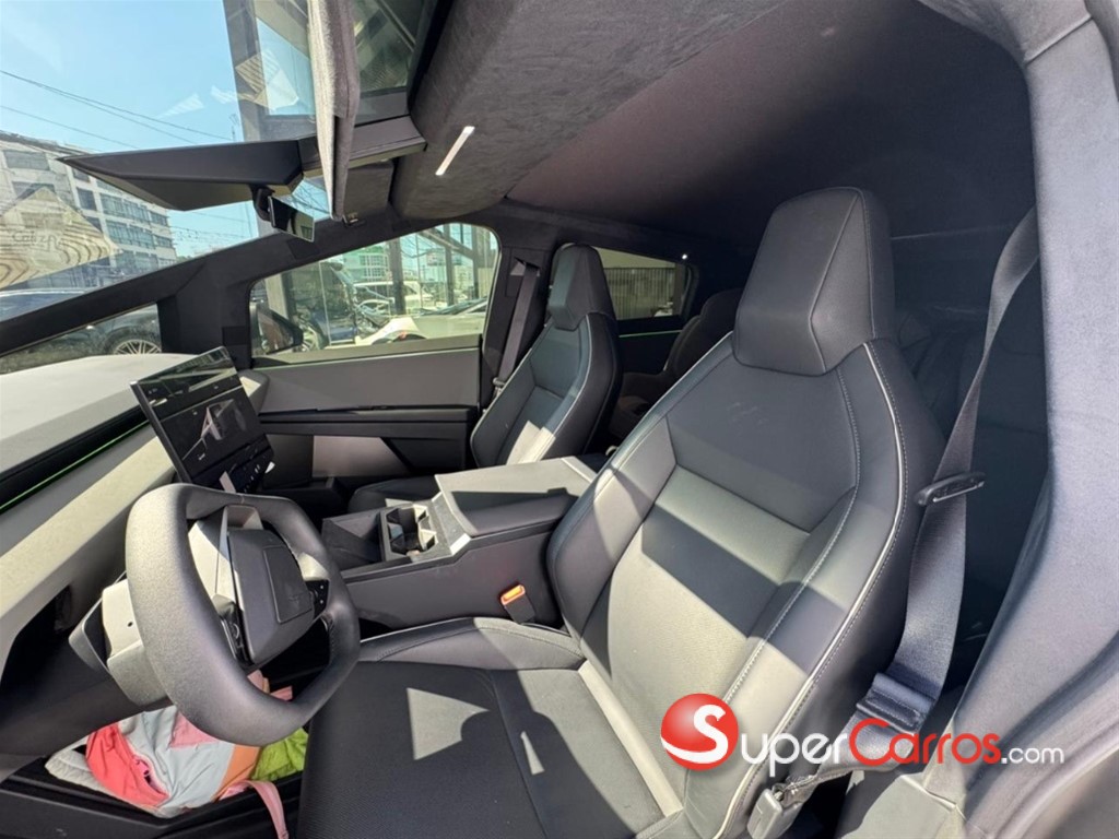2025 Tesla CyberTruck — foto 6 / 11