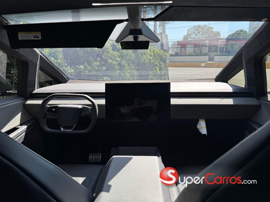 2025 Tesla CyberTruck — foto 7 / 11