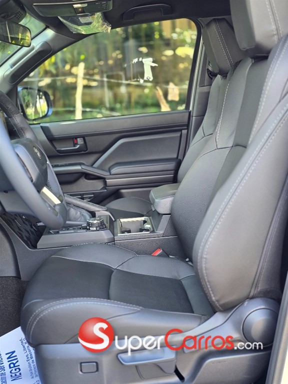 2026 Toyota 4 Runner SR5 — foto 3 / 4