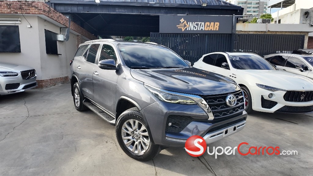 2022 Toyota Fortuner SRV