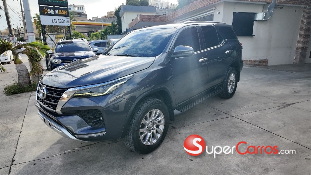 2022 Toyota Fortuner SRV — foto 3 / 12