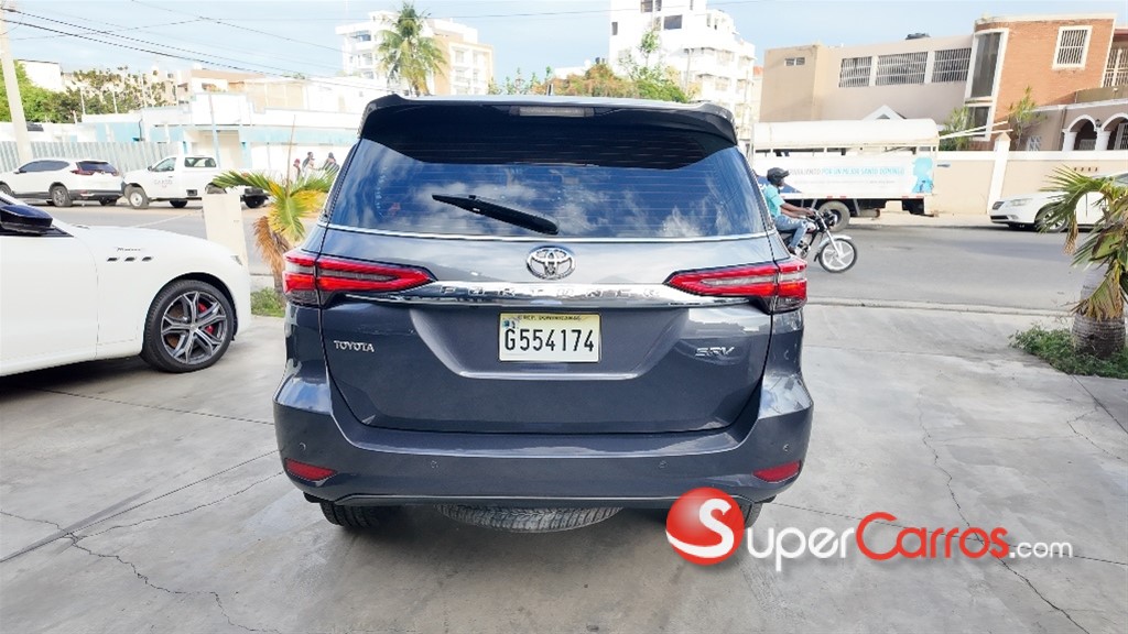 2022 Toyota Fortuner SRV — foto 5 / 12