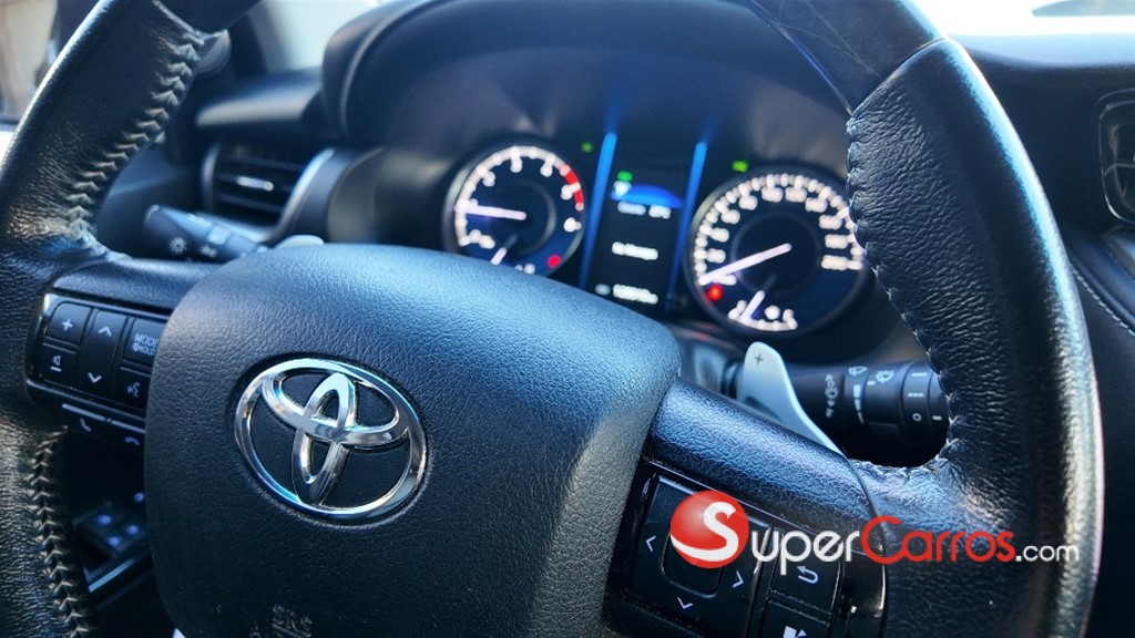 2022 Toyota Fortuner SRV — foto 10 / 12