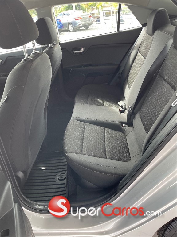 2020 Kia Rio LX — foto 9 / 10