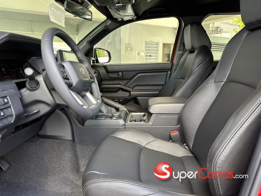 2027 Toyota 4 Runner SR5 — foto 2 / 11