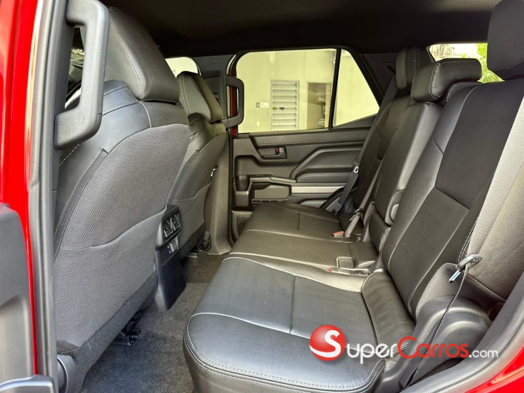 2027 Toyota 4 Runner SR5 — foto 5 / 11