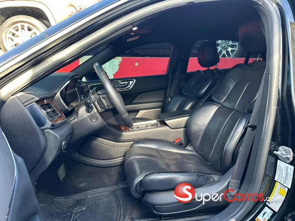 2019 Lincoln Continental — foto 8 / 9