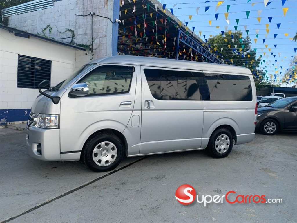 2020 Toyota Hiace GL — foto 2 / 12