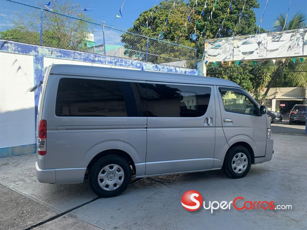 2020 Toyota Hiace GL — foto 3 / 12