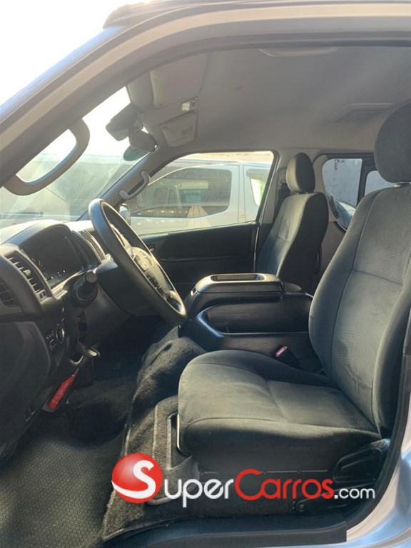 2020 Toyota Hiace GL — foto 4 / 12