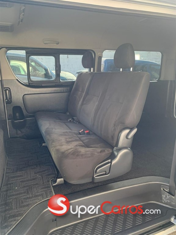 2020 Toyota Hiace GL — foto 5 / 12