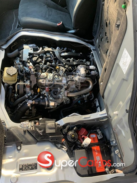 2020 Toyota Hiace GL — foto 10 / 12